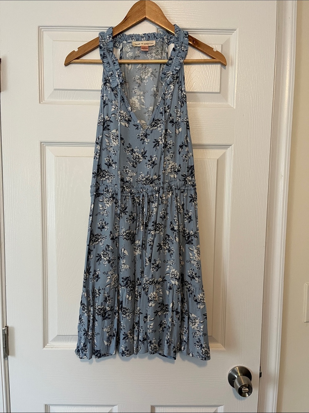 Band of Gypsies Light Blue Floral V-Neck Ruffle Strap Mini Dress